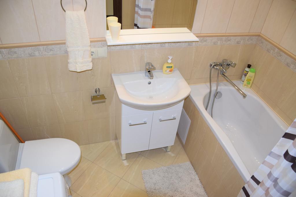Near Citadel Apartment 2 Лвив Стая снимка