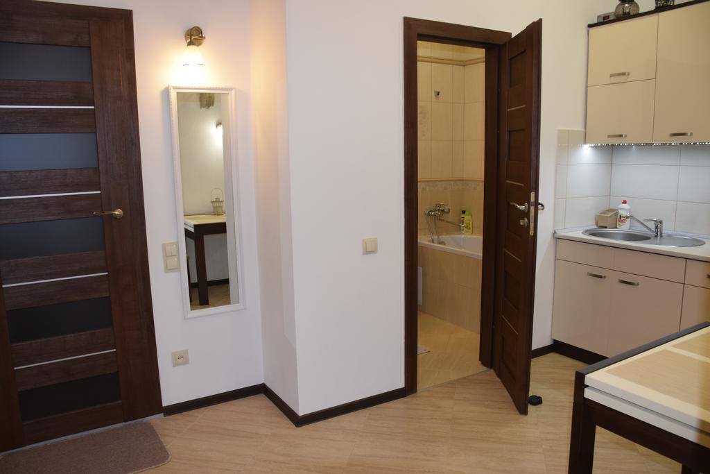 Near Citadel Apartment 2 Лвив Стая снимка
